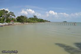 Pulau besar dahulunya digelar pulau babi besar kerana dikatakan pada waktu itu terdapat banyak babi hutan yang berkeliaran, namun jangan risau, kerana sekarang babi ini telah menghilangkan diri. Teluk Pelanduk
