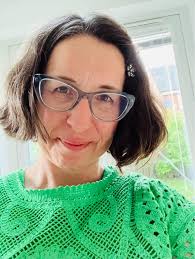 Just a. Heads up to anyone driving past the betty cottons inn there is a  cow