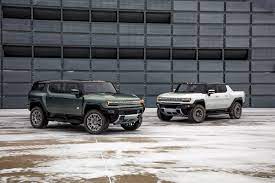 The 2022 gmc hummer ev pickup is here and it looks even wilder than we could have guessed. 2024 Gmc Hummer Ev Suv First Look Cost Specs Range