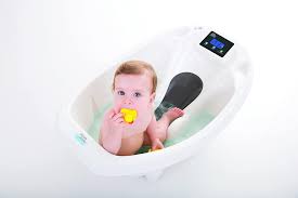 Digital scale works with or without water and calculates precise weight adjusting for water and movement. Amazon Com Aquascale 3 In 1 Digital Scale Water Thermometer And Infant Tub Baby