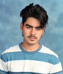 Jajaja, me urge el corte de cabello de la foto 1, la última imagen es mi  presente. ¿Si o no?