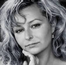 Czy moze ktos przerobic to zdiecie na zdiecie z usmiechem ? ? Prosze❤️