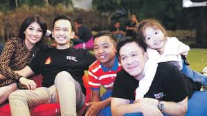 Meski sudah mendapatkan nomor telepon, nyatanya ruben onsu tak langsung pdkt dengan sarwendah. Ruben Onsu Sarwendah Urus Anak Ini Selama Saya Masih Bernafas Edisi 1646 Nova