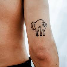 Black And White Cat Tattoo Black Cat Tattoo White Cat Tattoos Animal Tattoos Couple Tattoo Matching Tattoo Long Lasting Tempora Marquesantatt Marquesan Tattoos Black Cat Tattoos Tattoos