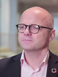 Regjeringa doblar panten på småflasker og boksar