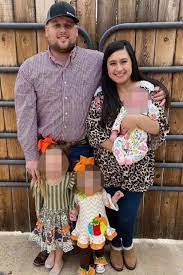 Texas dad caleb wallace was relying on a ventilator in an icu at shannon medical center in san angelo, where he had been hospitalized since july 30. F0nw Pxtiwqtm