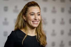 Fidan ekiz (rozenburg, 10 december 1976) is een nederlands journaliste, presentatrice en documentairemaakster. Wierd Duk Twitterren Heb Ik Weer Matthijs Van Nieuwkerk Intrigreert Fidan Ekiz Https T Co Lnzm2rvx56 Https T Co Hzhu7wb6d7 Via Prive Nl