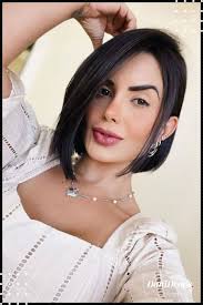 Chanel Blonde con Black Mechas: Un estilo moderno que conquistó las  pantallas de cine