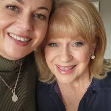 I always love glamming the fabulous Suzanne Lynch ✨ From The Chicks to  touring with Cat Stevens and The Lady Killers, she's the real deal and such  a lovely human... what a