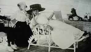 The woman who modeled for this work is almost certainly natanson's wife, the concert pianist, misia godebska. Adored By Many But Loved By Chanel A Forgotten Parisian It Girl