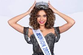 Gennifer demey, miss aquitaine, complète le podium avec 1.107 voix. Lyna Boyer Was Crowned Miss Reunion Island 2020 And Will Be Representing The Province At Miss France 2021 Stage Information Co Reunion Island Miss Reunion