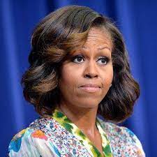 Michelle Obama Highlights Good Color For Dark Hair Michelle Obama Hairstyles Hair Claws Clips Michelle Obama