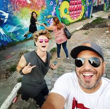 Soy luna disponibile su netflix, timvision, infinity, google play, itunes? Sou Luna Karol Sevilla E Lionel Ferro Tiraram Fotos No Beco Do Batman Em Sao Paulo