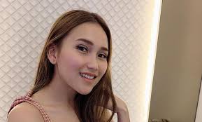 Apa yang ada di pikiran anda melihat wanita berpakaian serba ketat? Pakai Baju Transparan Hingga Dalaman Terlihat Tampilan Terbaru Ayu Ting Ting Sukses Tuai Pujian Netizen Semua Halaman Stylo