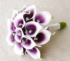 Divine trumpet shape coupled with beautiful color tones make make everlasting flower arrangements, table decorations, wall accents, bouquets, and wedding centerpieces with our lifelike faux lily blossoms. Artificial Calla Lily Wedding Bouquets Off 76 Buy