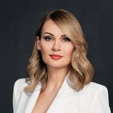 Lorrie Browning's Instagram, Twitter & Facebook