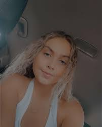 Kyra Johnston's Instagram, Twitter & Facebook