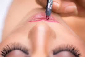 Wie bekommt man kussechte lippen hin? Lipgloss Lippenstift Jennifer Weddings