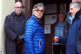 Paura per gaetano curreri, leader degli stadio, il quale è svenuto gaetano curreri, 69 anni, stava per eseguire un bis, un suo cavallo di battaglia, ovvero piazza grande dell'amico lucio dalla. Mknvkjlpxzaz8m