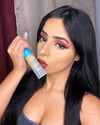 Esta base Selfie deja un acabado Matte con textura hidratante porque créame  que me deja el rostro hidratado sin nada de brillo y mi piel tiene la  apariencia de Porcelana 🔥 @colorinamakeupstudio #