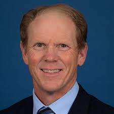 Leslie Sennett's Instagram, Twitter & Facebook