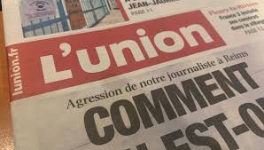 Saison 3 des dindons se promènent dans un crop circle sur une ferme aviaire. Il Y Aura Un Avant Et Un Apres Un Photographe De L Union Temoigne Apres L Agression De Son Collegue