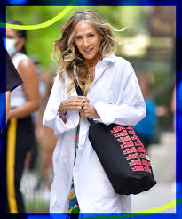 The former stage star, 56, had her blonde hair ironed. Sarah Jessica Parker Satc Look Is So Carrie Bradshaw