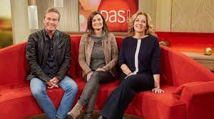 Dieser auftritt auf dem roten sofa hat sich vielen ins gedächtnis gebrannt: Ndr Versteigert Sein Rotes Sofa Unterhaltung Bild De