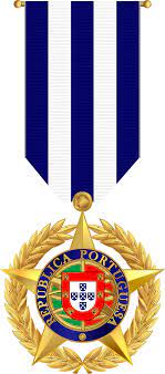 A medalha comemorativa das campanhas, criada em 30 de novembro de 1916 pelo decreto n.º 2870, em conjunto com a cruz de guerra, comemora as campanhas das forças armadas portuguesas fora de portugal metropolitano, principalmente face ao contexto da entrada portuguesa na i guerra mundial. Heraldica Brasoes E Distintivos Das Forcas De Seguranca Portuguesas Insignias Militares Brasao E Distintivo