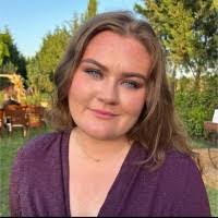 Tara Ennis's Instagram, Twitter & Facebook