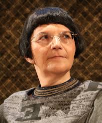 De fapt, este atât de frumoasă încât nici măcar nu o pot descrie în cuvinte şi mie rar mi se întâmplă să. Ioana Parvulescu Wikipedia