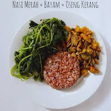 Fried chicken in signature minang spicy red chilli sauce (2 pcs). Yukk Makan Siang Temen2 Inframe Nasi Merah 100 Gr Atau 3 1 5 Sdm Sayur Bayam Oseng Kerang Campur Tempe Diet Journal Diet Recipes Healthy