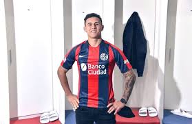 Adam fernando bareiro reforzará la delantera del adsl el jugador paraguayo volverá al futbol mexicano, ahora con atlético de san luis. Versus Bareiro Oficializado En San Lorenzo