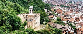 Kosovo, officially the republic of kosovo, is a partially recognised state in southeastern europe.it lies at the centre of the balkans, occupying an area of 10,887 km 2 (4,203 sq mi), with a population of 1.8 million; Top 8 Sehenswurdigkeiten Im Kosovo Blog Asi Reisen