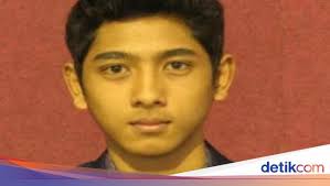 Lihat ide lainnya tentang gambar lucu, lucu, gambar. Viral Foto Zaman Kuliah Arya Saloka Pemeran Aldebaran Di Ikatan Cinta