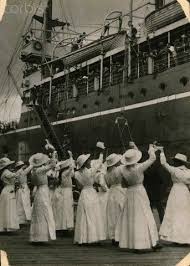 Women On A Dock Welcome Home A Hospital Ship Of Wwi Anzac Veteran World War One Anzac World War