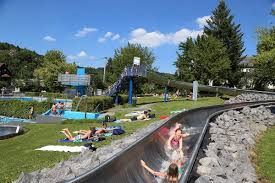 25 km southeast of bonn and has about 6,000 inhabitants. Linz Am Rhein Freibad Linz Am Rhein