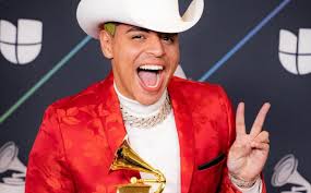 Eduin Caz de Grupo Firme hace broma a su esposa, se vuelve viral- Grupo  Milenio