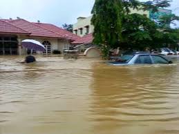 Banjir bah besar di negeri perak yang mencecah ketinggan143.8 kaki… pada tahun 1926, satu banjir besar telah melanda perak dan kemudiannya negeri kelantan memang dah sinonim dengan situasi banjir setiap tahun. Pretty Witty Angel Banjir Besar Kelantan 2014