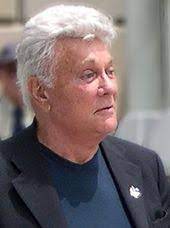 I luoghi comuni sono duri a morire e nel mondo degli animali domestici non c'è luogo comune più consolidato nell'immaginario collettivo dell'età del proprio animale domestico. Tony Curtis Wikipedia