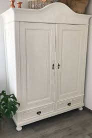 Diy Antiker Bauernschrank In Kreideweiss Elfenweiss Bauernschrank Mobel Weiss Streichen Kreidefarbe