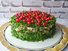 салат с курицей и маринованными грибами и болгарским перцем Sloenyj Salat Sosnovyj Bor V 2020 G Salaty Pitanie Recepty Tosty S Avokado