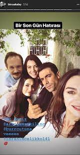 Birce akalay ve i̇brahim çelikkol, 2017 yılında siyah beyaz aşk dizisinde birlikte rol aldı. Birce Akalay Dan Veda Fotografi