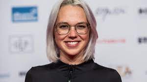 Stefanie heinzmann is the third studio album by stefanie heinzmann, released by universal music domestic on march 16, 2012. Stefanie Heinzmann Im Portrat Sing Meinen Song 2021 Am 11 5 21