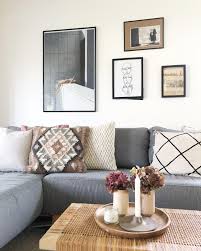 Mit dieser vielzahl an kissen kann das neue sofa ja nur zur entspannung einladen. Graues Sofa Bilder Ideen Couch
