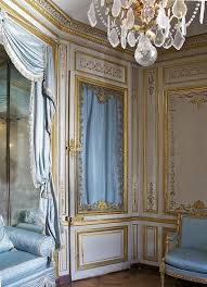 Une Porte Vitree En Pan Coupe Cabinet De La Meridienne Petits Appartements De La Reine Chateau De Versail Marie Antoinette French Castle Interior Versailles