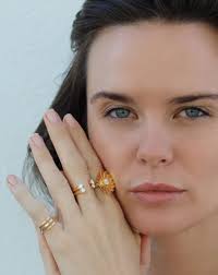 Beautiful Single Brilliant Round Cut Cubic Zirconia Water Lily Engagement  Ring