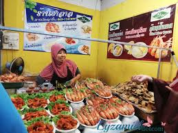 Anda boleh cuba menikmati keenakan pulut ayam di sini dengan harga murah sekitar 60 baht saja. Makanan Halal Di Hatyai Blog Eyzamiel