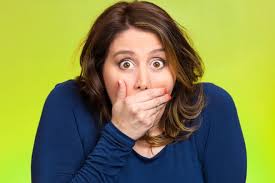 Daca te linistesti si stai intins poti sa opresti este foarte important sa ai o stare calma pentru ca stresul si panica cresc tensiunea arteriala si maresc fluxul sanguin, fapt ce duce la o sangerare mai. Ce InseamnÄ DacÄ Scuipi Sange Boli Si Tratamente SÄnÄtate Unica Ro