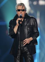 Depuis l'automne 2007, il était atteint d'un cancer du poumon et suivait une chimiothérapie. Alain Bashung Decouvrez Sa Derniere Femme Chloe Mons